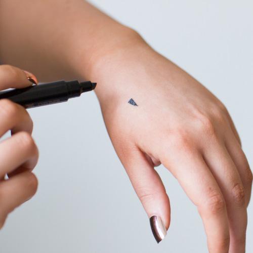 Perfect Wing Eyeliner Stamp & Pen